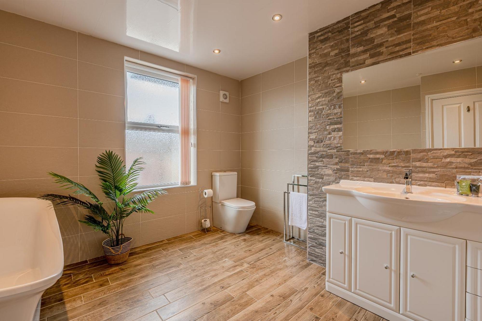 Rosemill - Large Pet Friendly Home With Off Road Parking Whitby Exterior photo