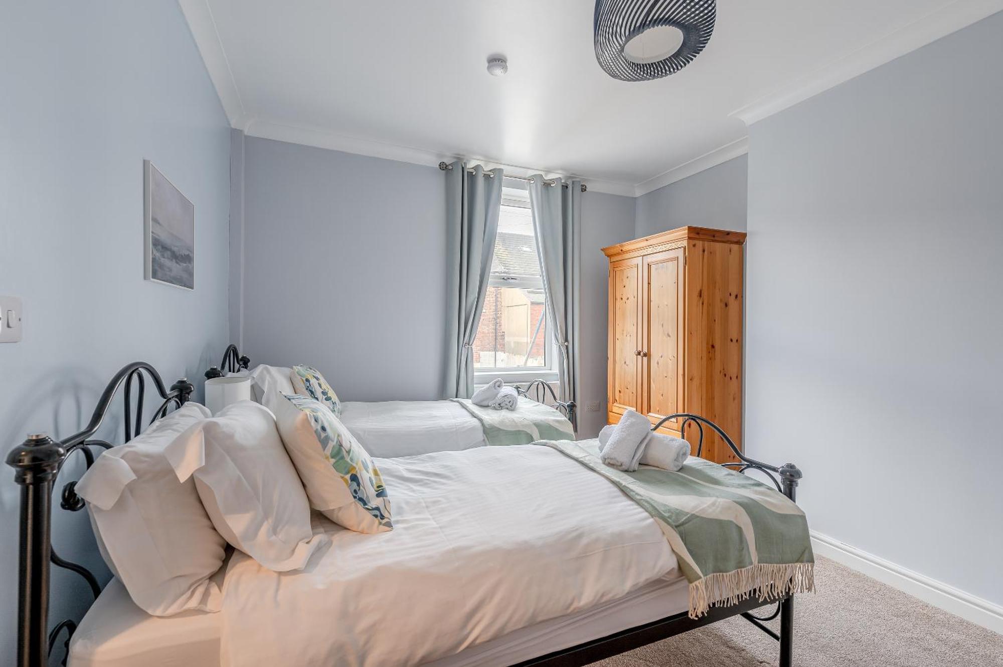 Rosemill - Large Pet Friendly Home With Off Road Parking Whitby Exterior photo